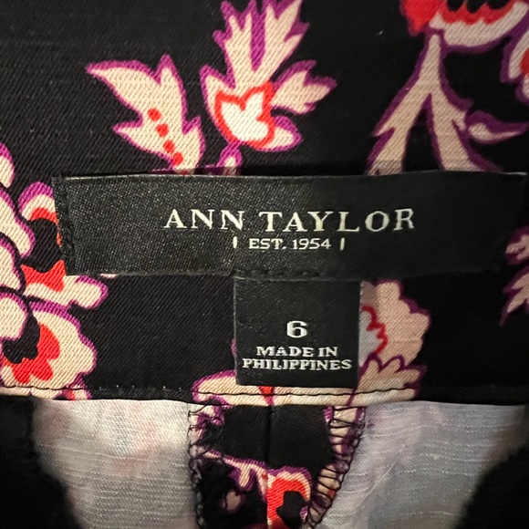 Ann Taylor floral ankle pants. - Picture 3 of 4